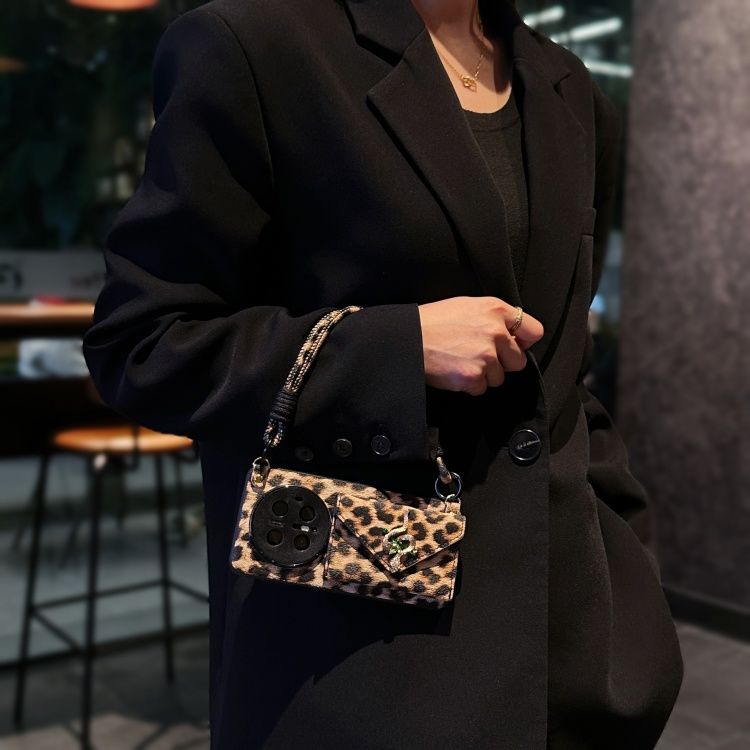 Apple 16 pro phone case leopard print card holder crossbody 17 pro max premium handbag new arrival